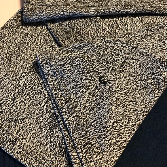 Gorgeous Lululemon Turtleneck Size 4 - Picture 3 of 12